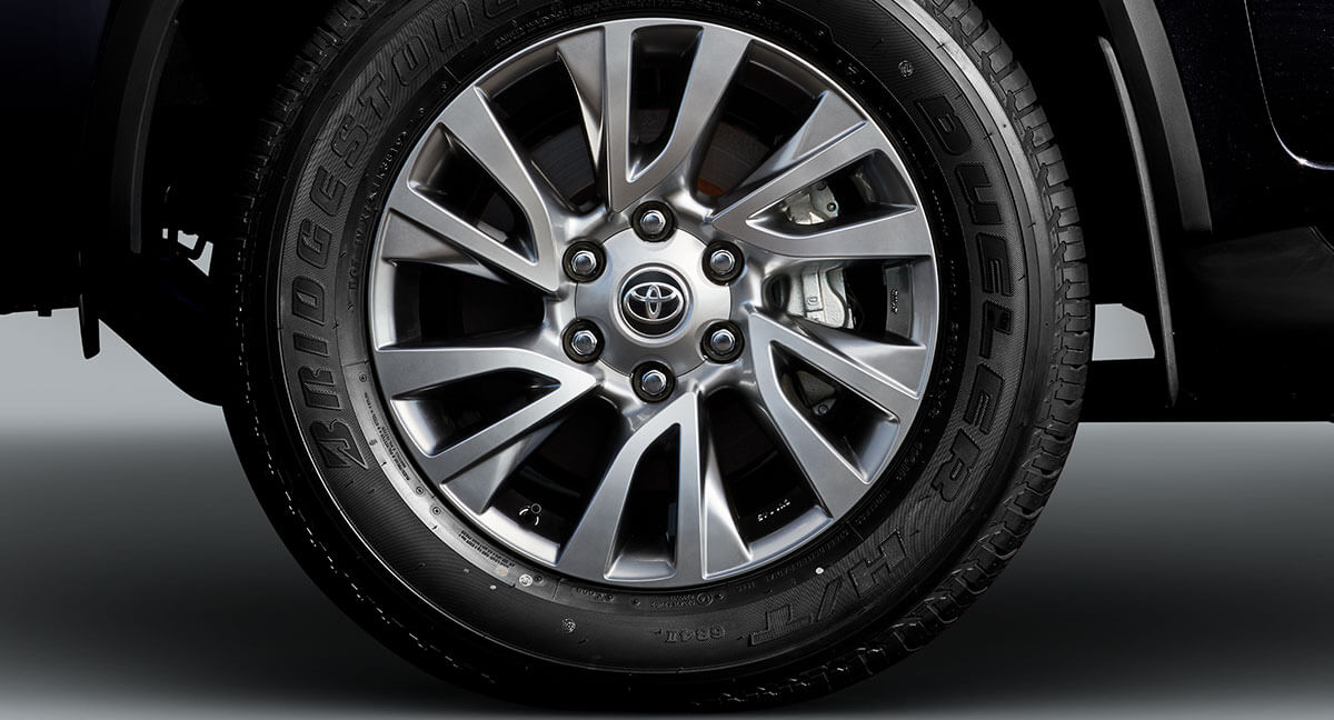 Toyota Fortuner  Multi-axis Alloy with Super Chrome Metallic Finish