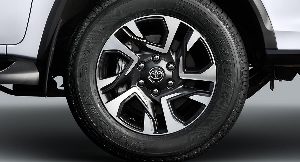 Toyota Legender   18” Multi-layered Cut Alloy Wheels